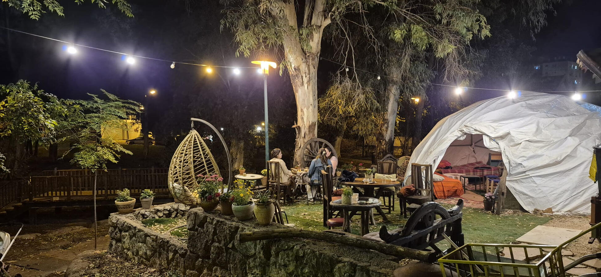 מאיולה: בית.קפה.טבע