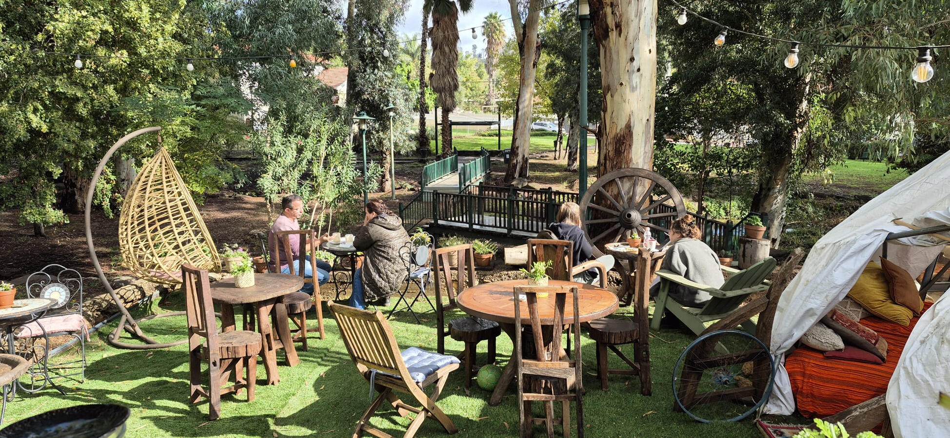 מאיולה: בית.קפה.טבע