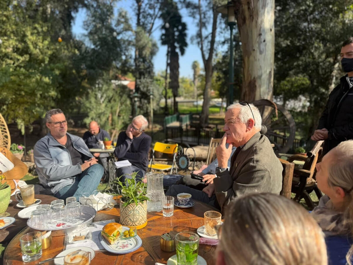 מאיולה: בית.קפה.טבע