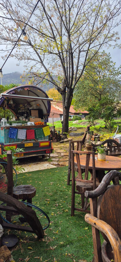 מאיולה: בית.קפה.טבע